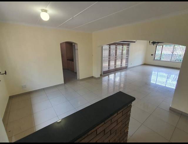 2 BEDROOM TOWNHOUSE FOR SALE IN SUNNINGDALE